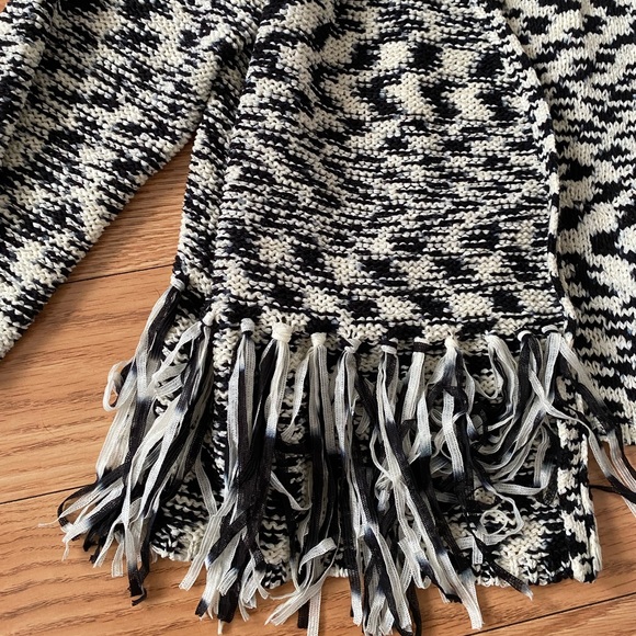 CHICO'S BLACK & WHITE STRIPEY FRINGE SANYA CARDIGAN SWEATER $109 SIZE 1 BOHO - Picture 3 of 12